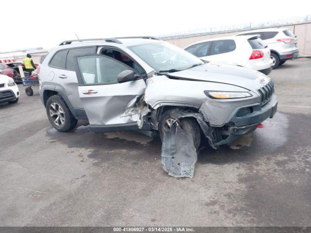  Salvage Jeep Cherokee