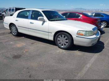  Salvage Lincoln Towncar