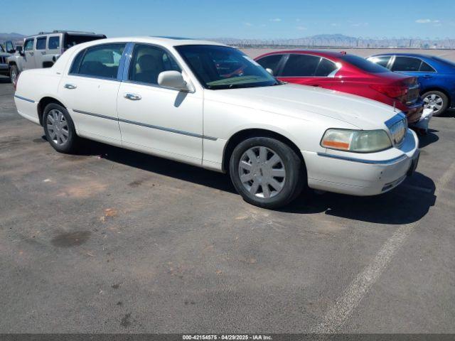  Salvage Lincoln Towncar