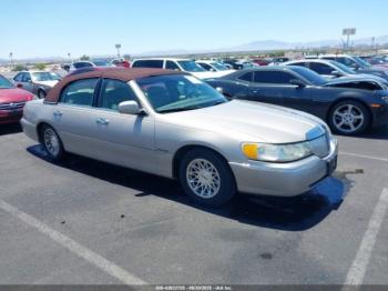  Salvage Lincoln Towncar