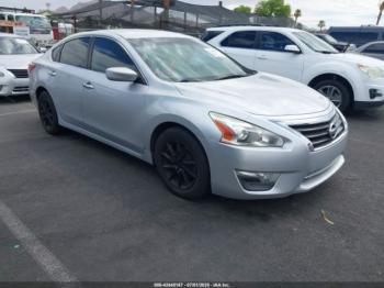  Salvage Nissan Altima