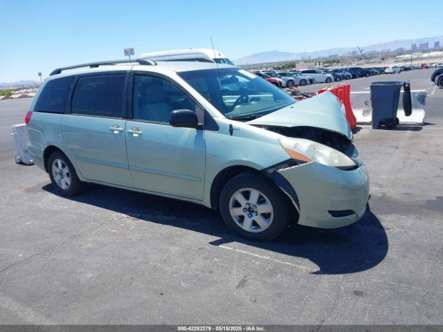  Salvage Toyota Sienna