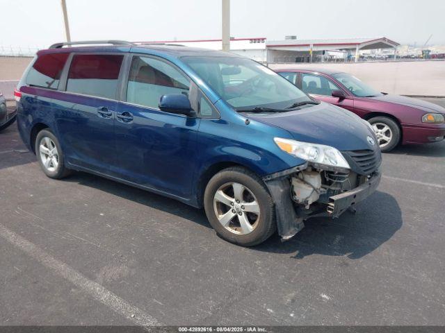  Salvage Toyota Sienna