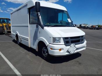  Salvage Isuzu Commercial Van