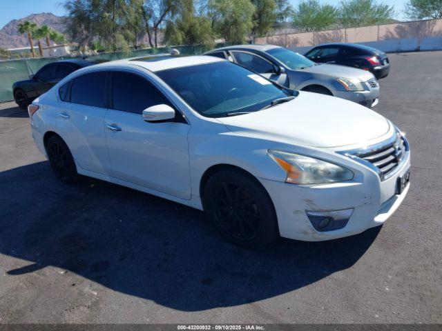  Salvage Nissan Altima