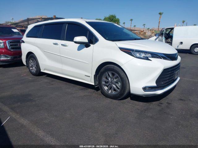 Salvage Toyota Sienna