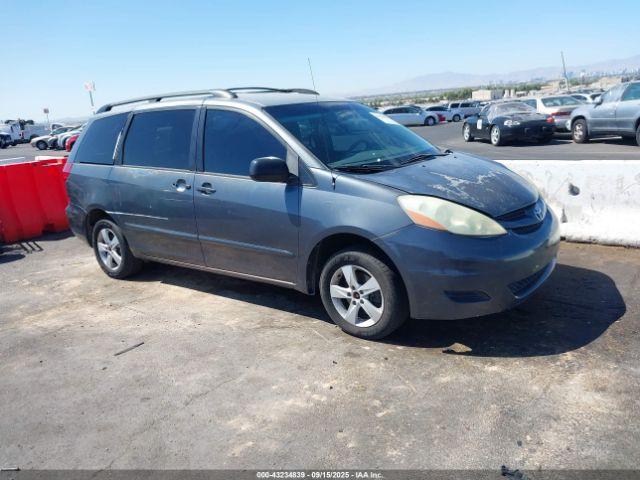  Salvage Toyota Sienna