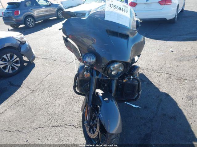 Harley-Davidson Flhtk Image 6