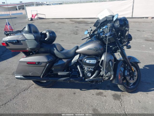 Harley-Davidson Flhtk Image 9