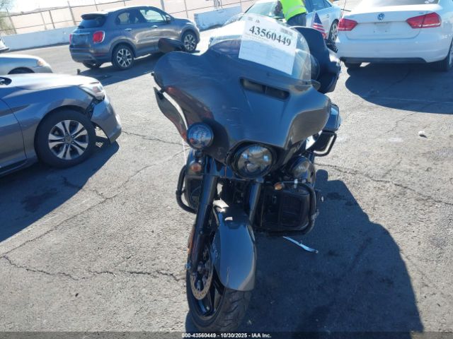 Harley-Davidson Flhtk Image 8