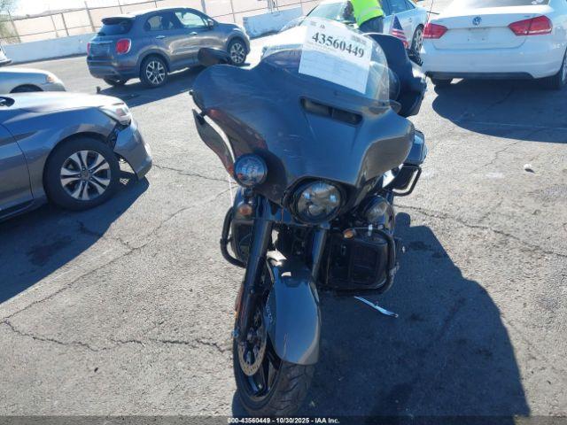 Harley-Davidson Flhtk Image 8