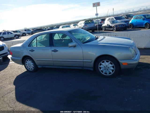 Mercedes-Benz E-Class Image 9