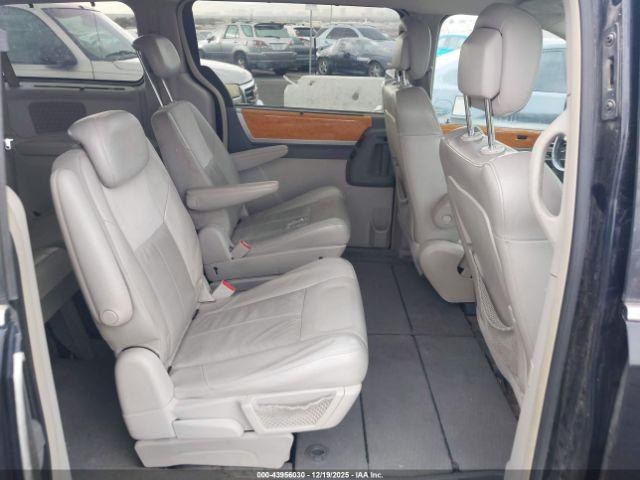 Chrysler Town & Country New Limited Image 7