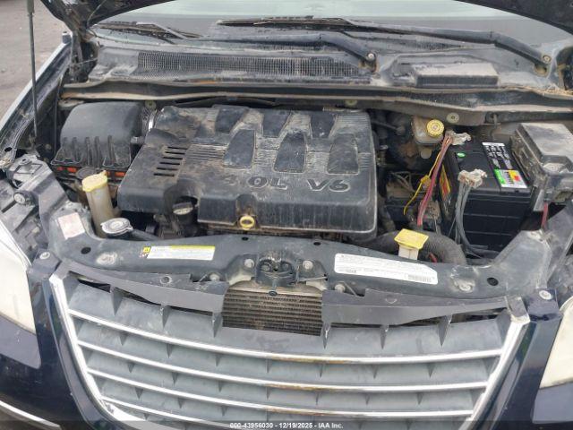 Chrysler Town & Country New Limited Image 10