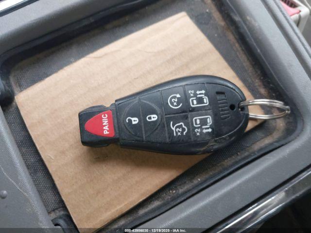 Chrysler Town & Country New Limited Image 9