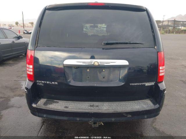 Chrysler Town & Country New Limited Image 12