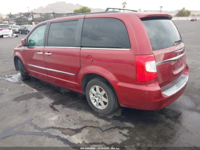 Chrysler Town & Country Touring Image 3