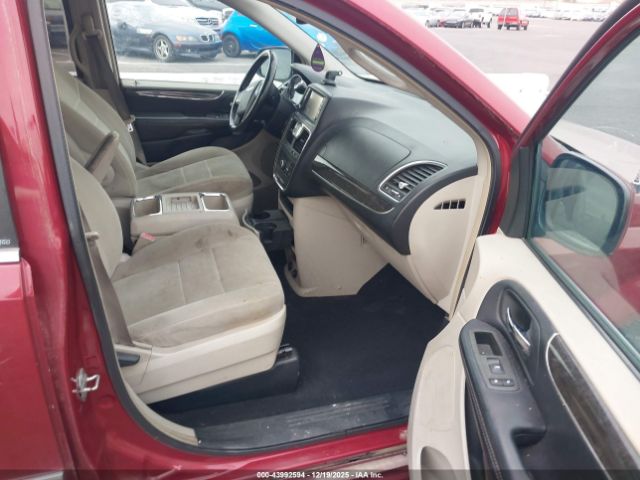 Chrysler Town & Country Touring Image 4