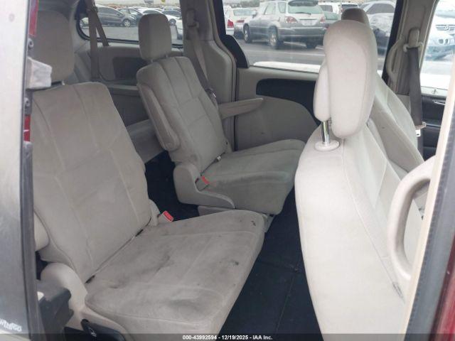 Chrysler Town & Country Touring Image 6