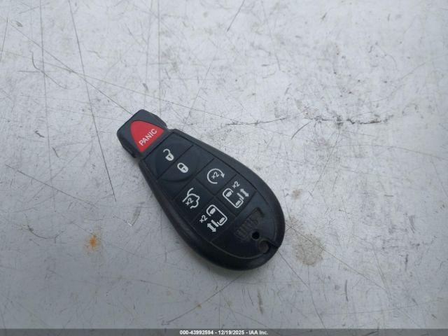 Chrysler Town & Country Touring Image 8