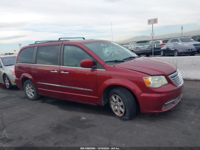 Chrysler Town & Country Touring Image 9