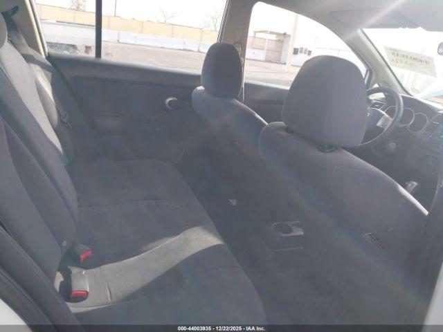 Nissan Versa 1.8s Image 5