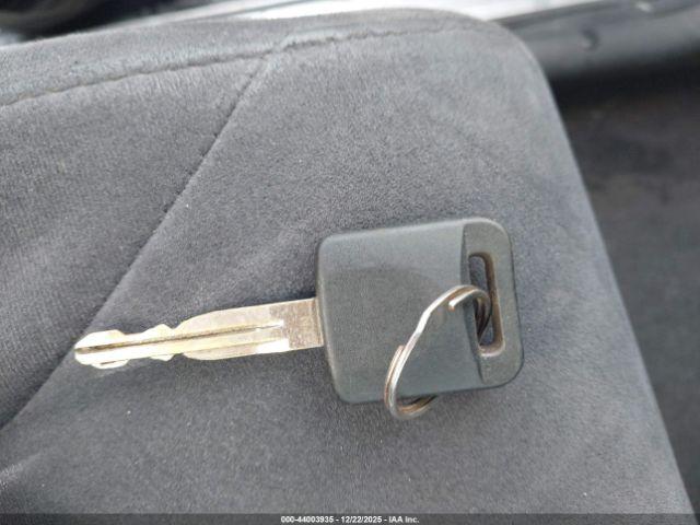 Nissan Versa 1.8s Image 8