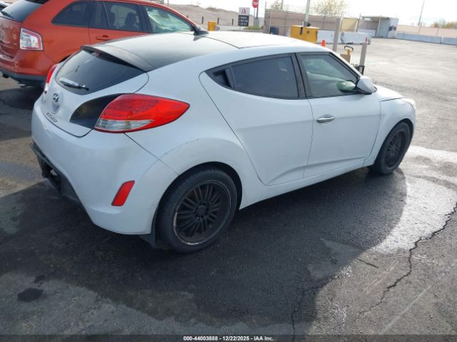 Hyundai VELOSTER Image 13