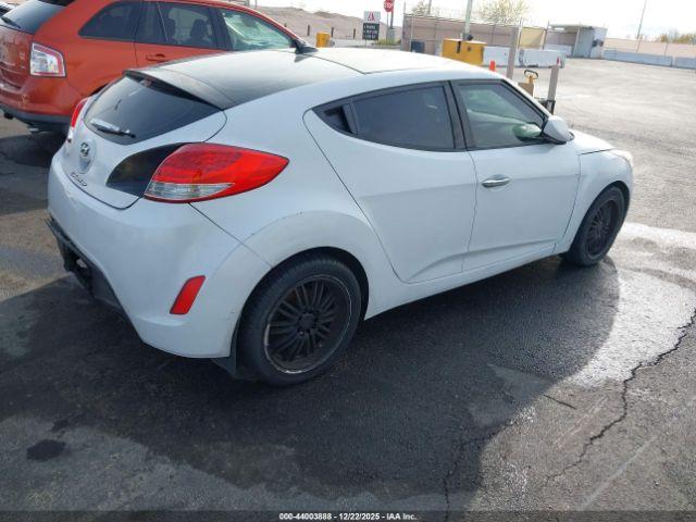 Hyundai VELOSTER Image 13
