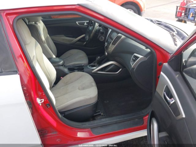 Hyundai VELOSTER Image 2