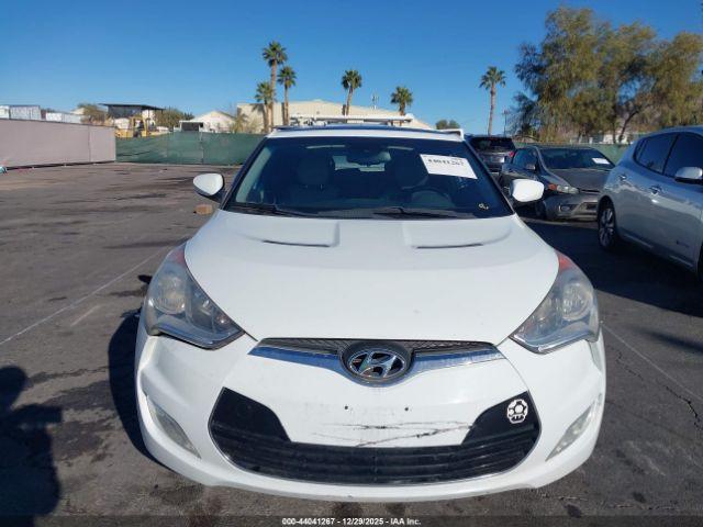 Hyundai VELOSTER Image 10