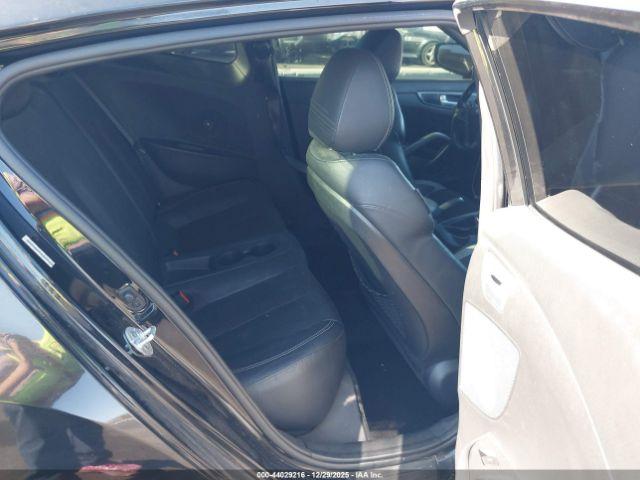 Hyundai VELOSTER Turbo Image 2