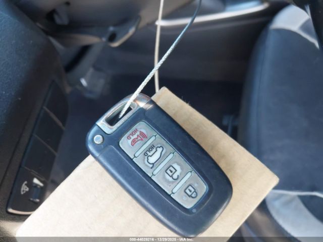 Hyundai VELOSTER Turbo Image 11