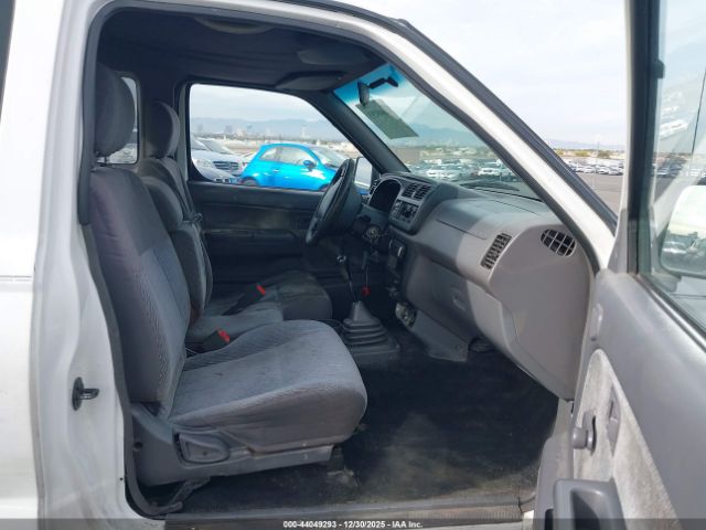 Nissan Frontier Xe Image 13