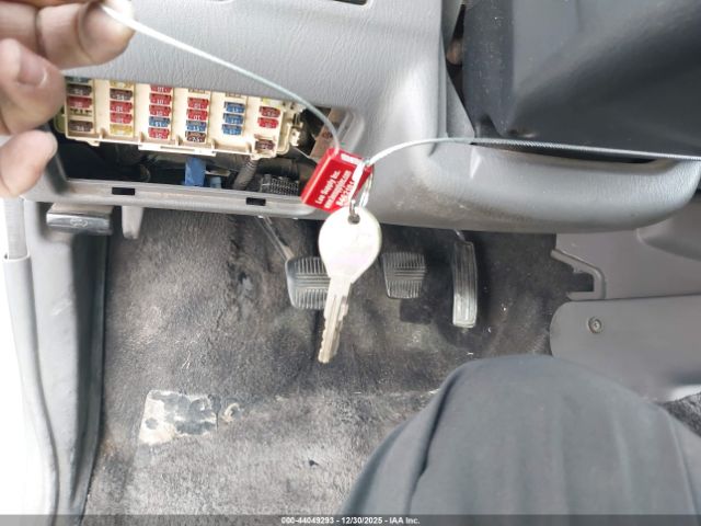 Nissan Frontier Xe Image 10