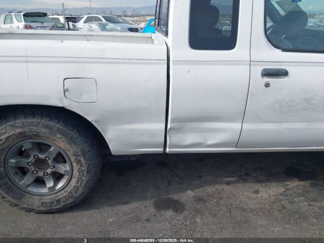 Nissan Frontier Xe Image 9