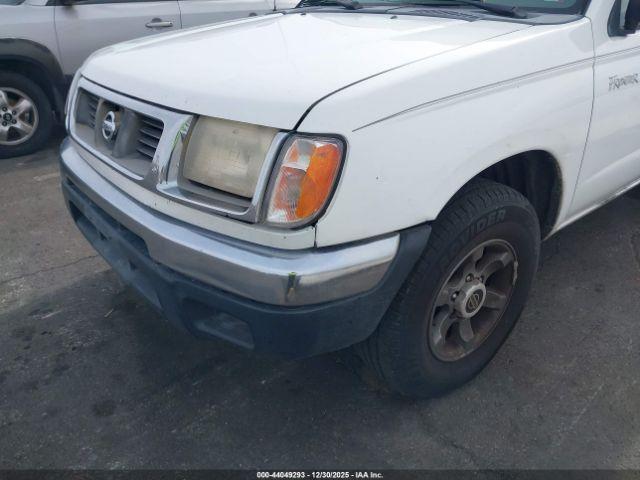 Nissan Frontier Xe Image 11