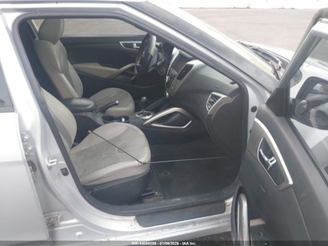 Hyundai VELOSTER Image 12