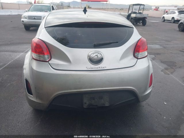 Hyundai VELOSTER Image 13