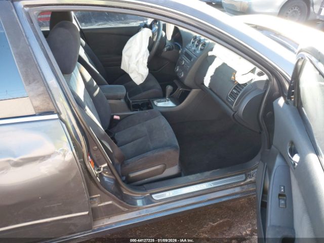 Nissan Altima Image 9