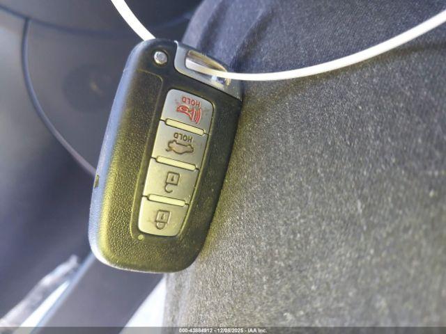 Hyundai Genesis 3.8 Image 5