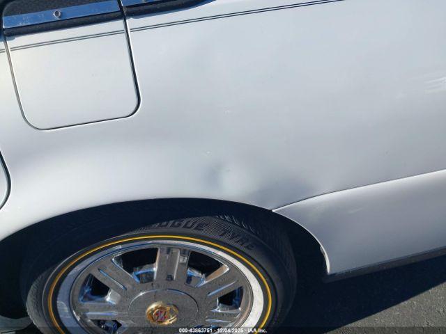 Cadillac DeVille Standard Image 9